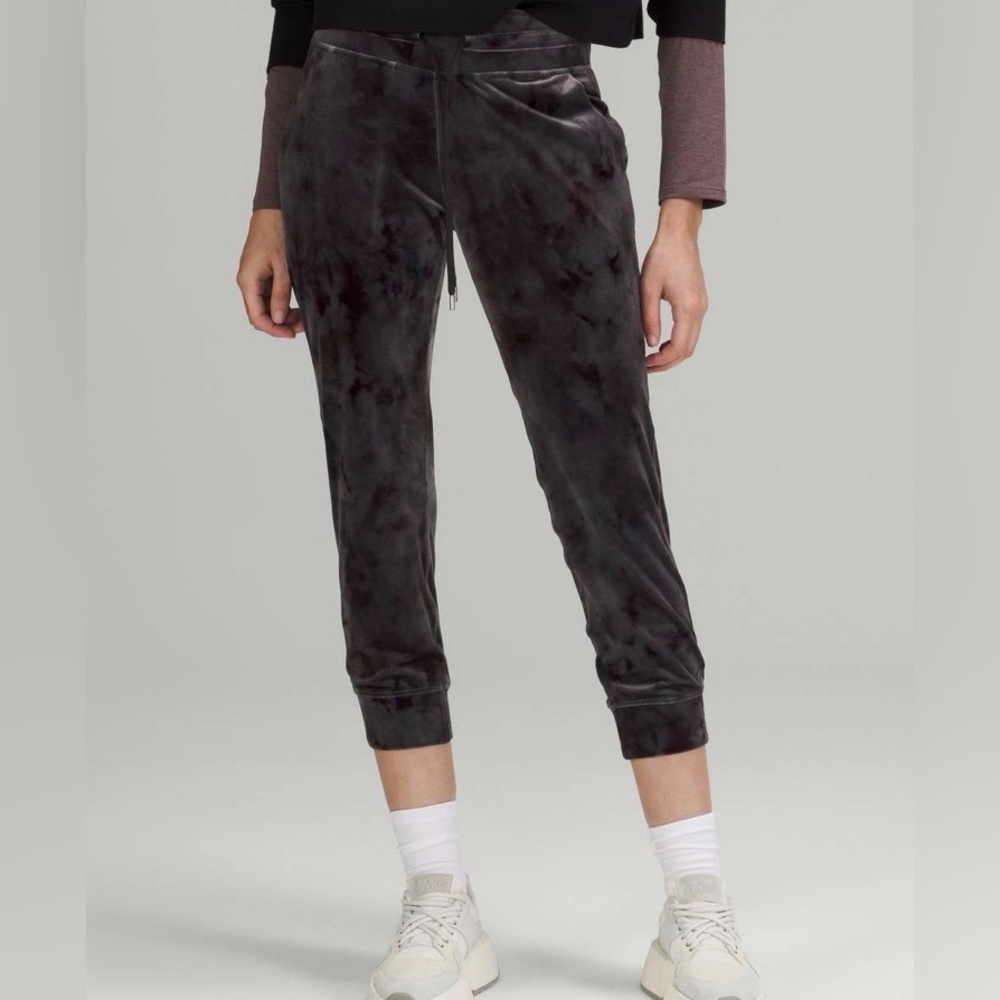 Lululemon Ready to Crush High-Rise Jogger Crop